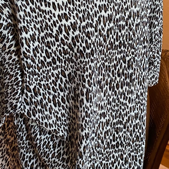 Animal print pant suit Capri pants size small - Picture 7 of 7